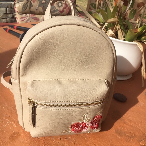 Beige / Creme Backpack Purse Roses 🌹 - Picture 6 of 6